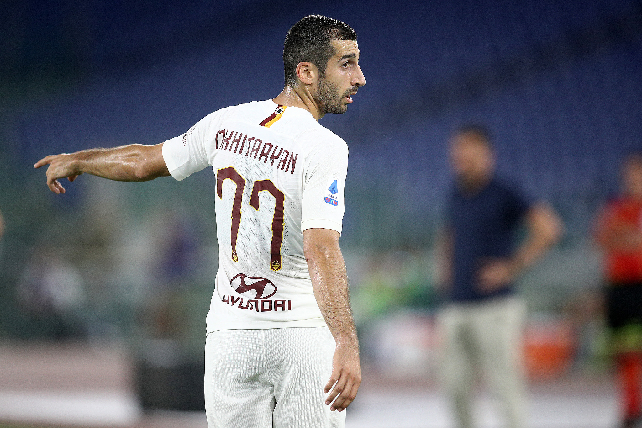 西甲双雄的建队哲学：巴萨和皇马之间的极端选择